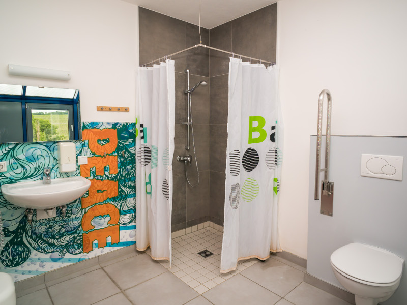 https://www.babelfish-hostel.de/media/Galeryrooms/018 six bed room.jpg